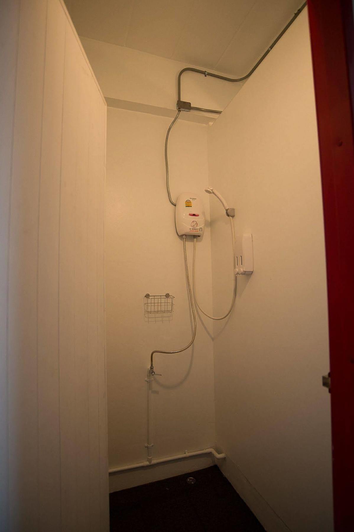 Allsum Hostel Ayutthaya Bagian luar foto