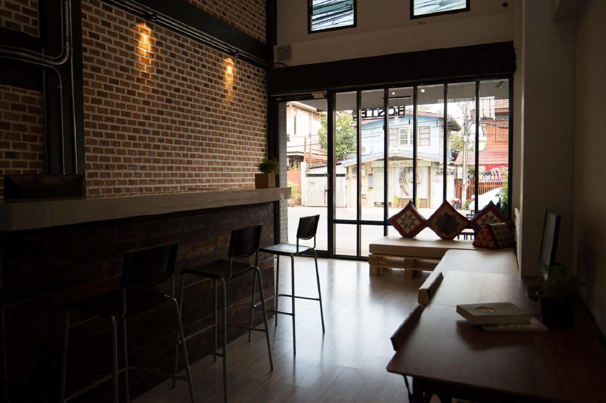 Allsum Hostel Ayutthaya Bagian luar foto
