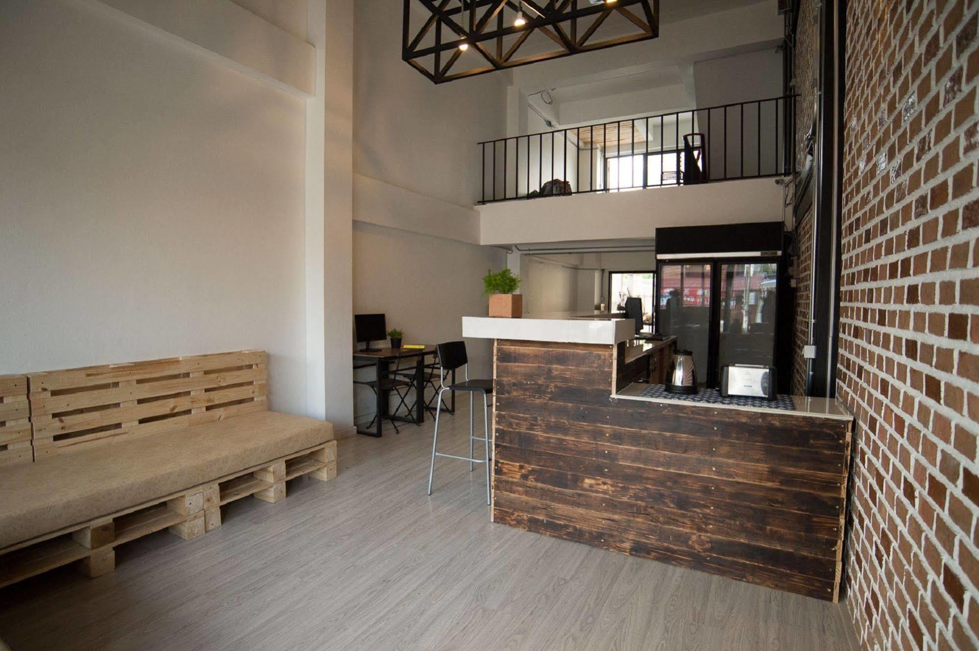 Allsum Hostel Ayutthaya Bagian luar foto