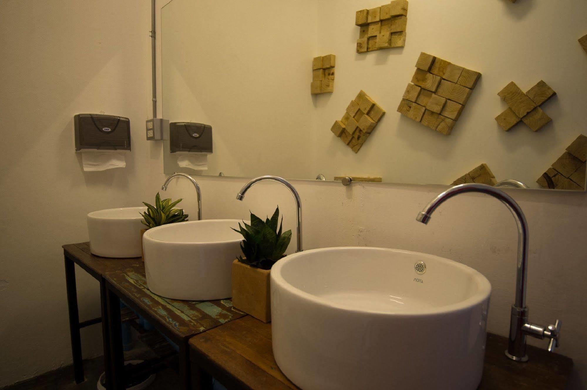Allsum Hostel Ayutthaya Bagian luar foto