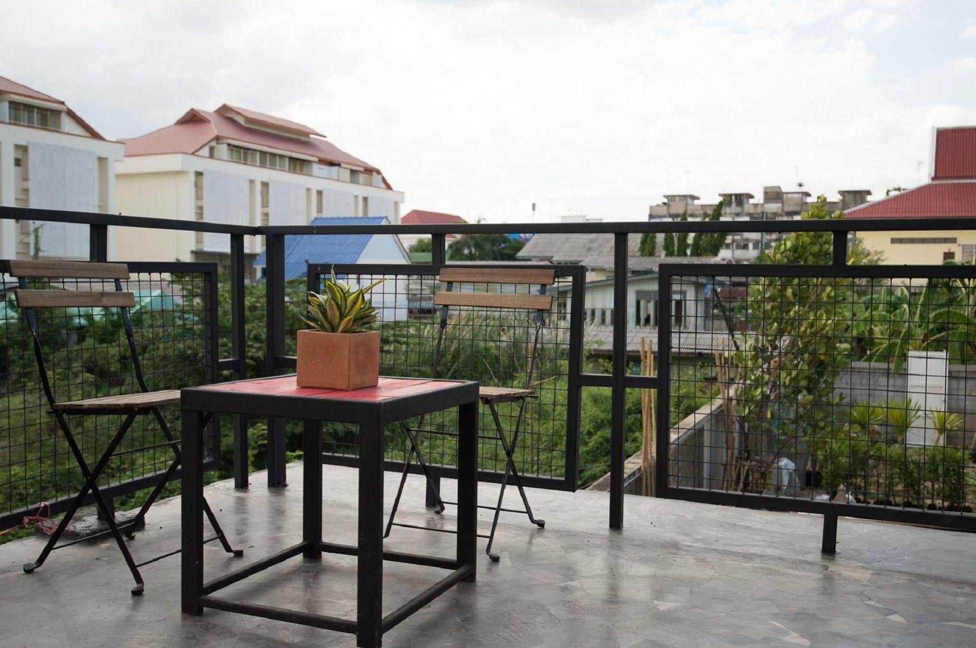 Allsum Hostel Ayutthaya Bagian luar foto